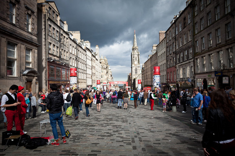 Street performers in Edinburgh